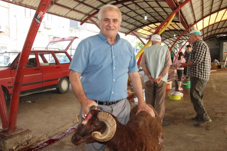 Manisalılar kurban vazifelerini yerine getirdi