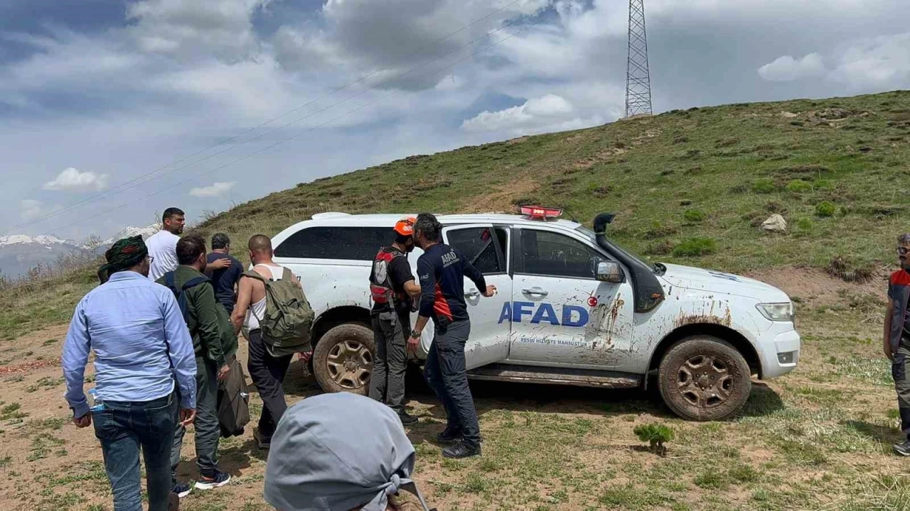 Mantar toplarken kayadan düşen vatandaş kurtarıldı

