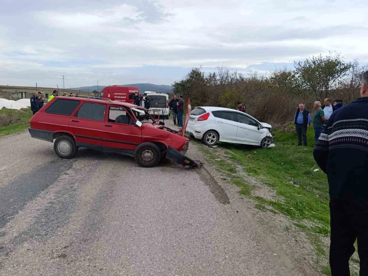 Manyas’ta meydana gelen kazada ağır yaralanan sürücü hayatını kaybetti