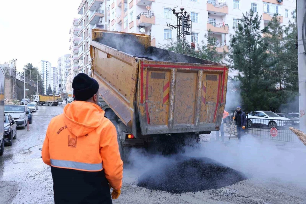 Mardin B&uuml;y&uuml;kşehir Belediyesinden asfalt seferberliği
