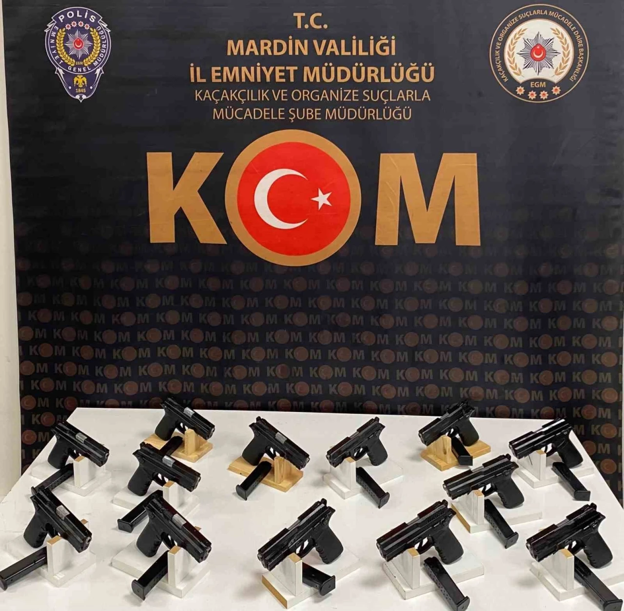 Mardin&rsquo;de 13 ruhsatsız tabanca ele ge&ccedil;irildi
