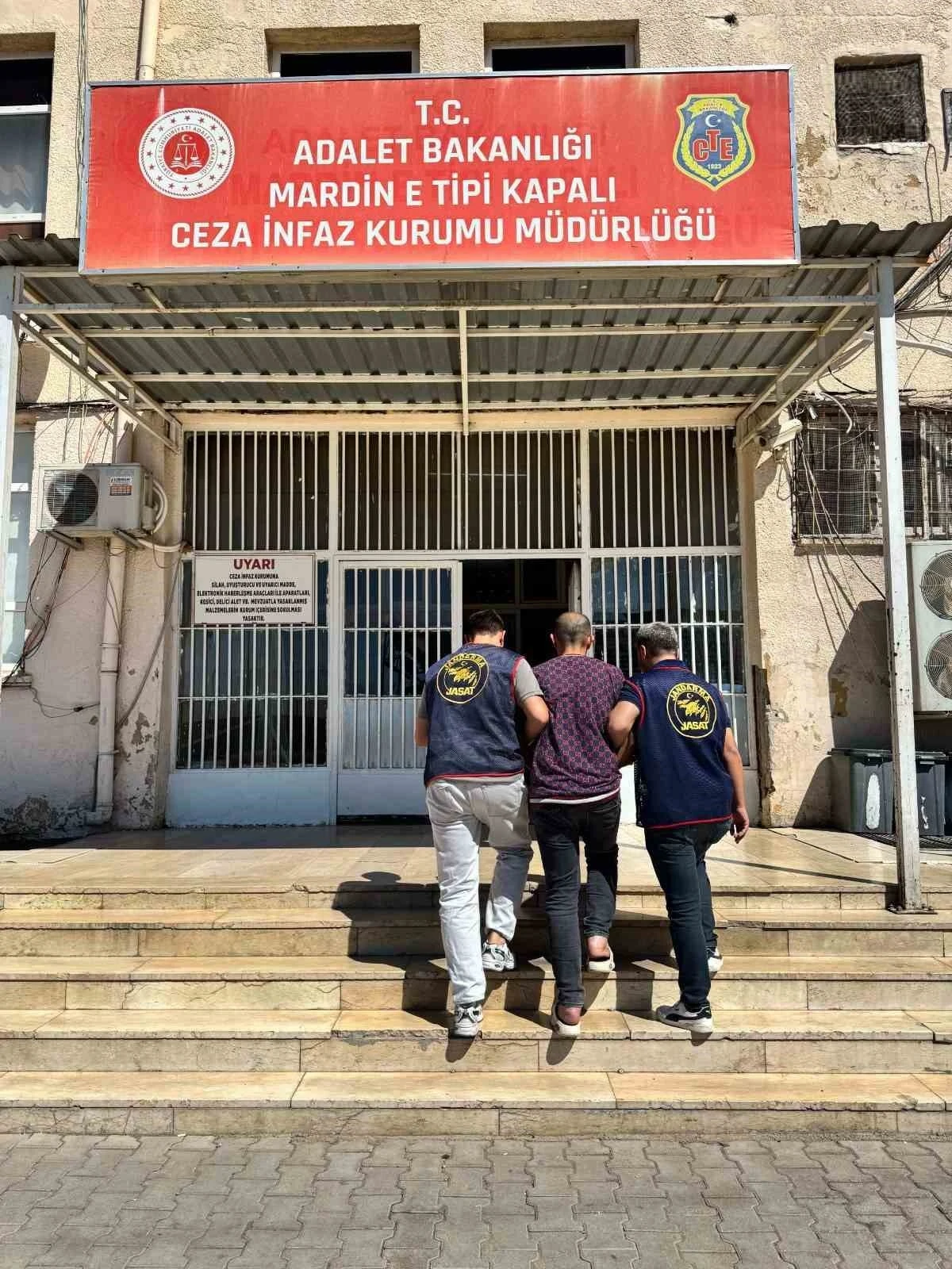 Mardin’de 30 yıl hapis cezasıyla aranan cezaevi firarisi yakalandı
