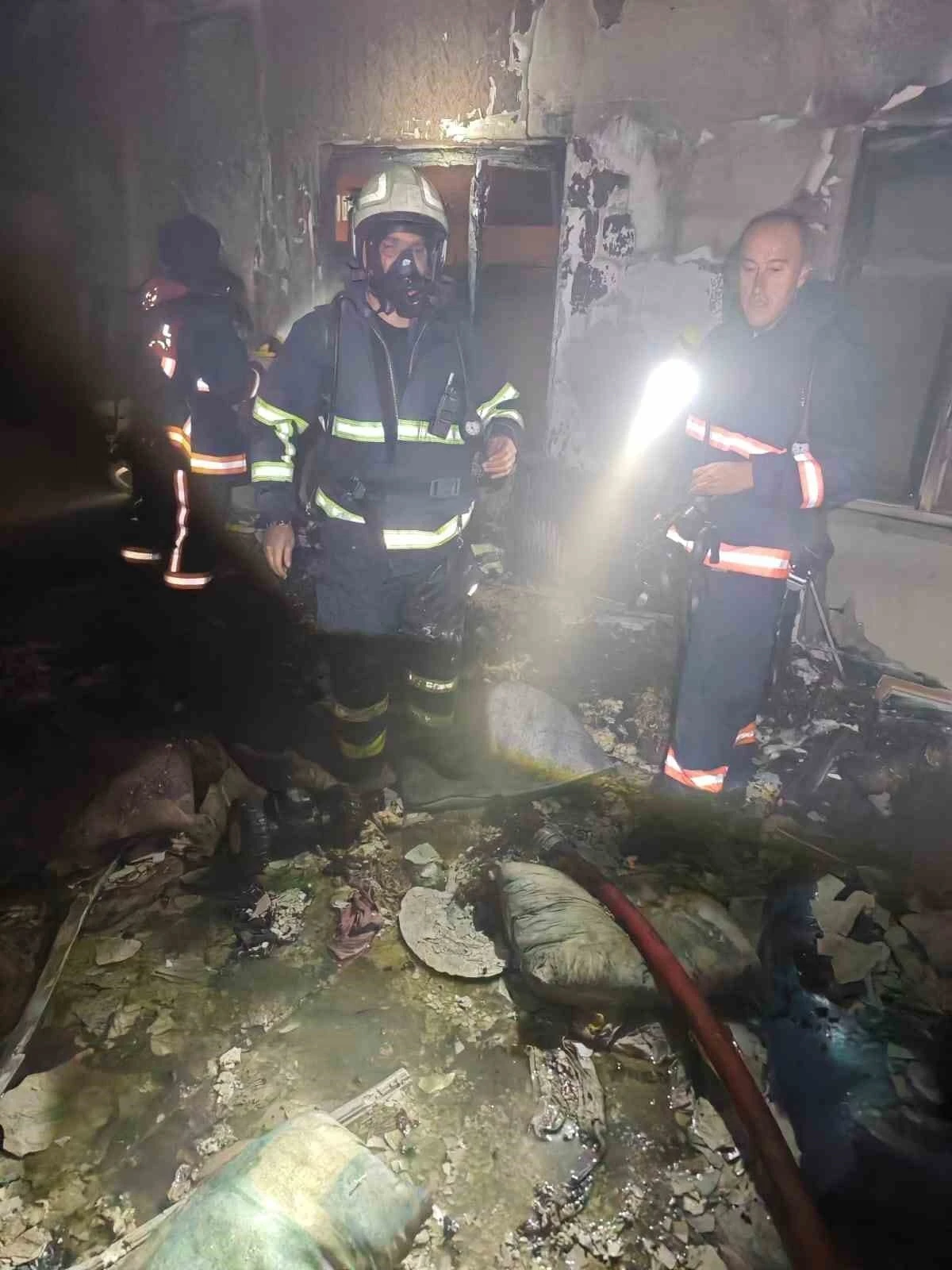 Mardin’de bina yangını: 2 kişi dumandan etkilendi