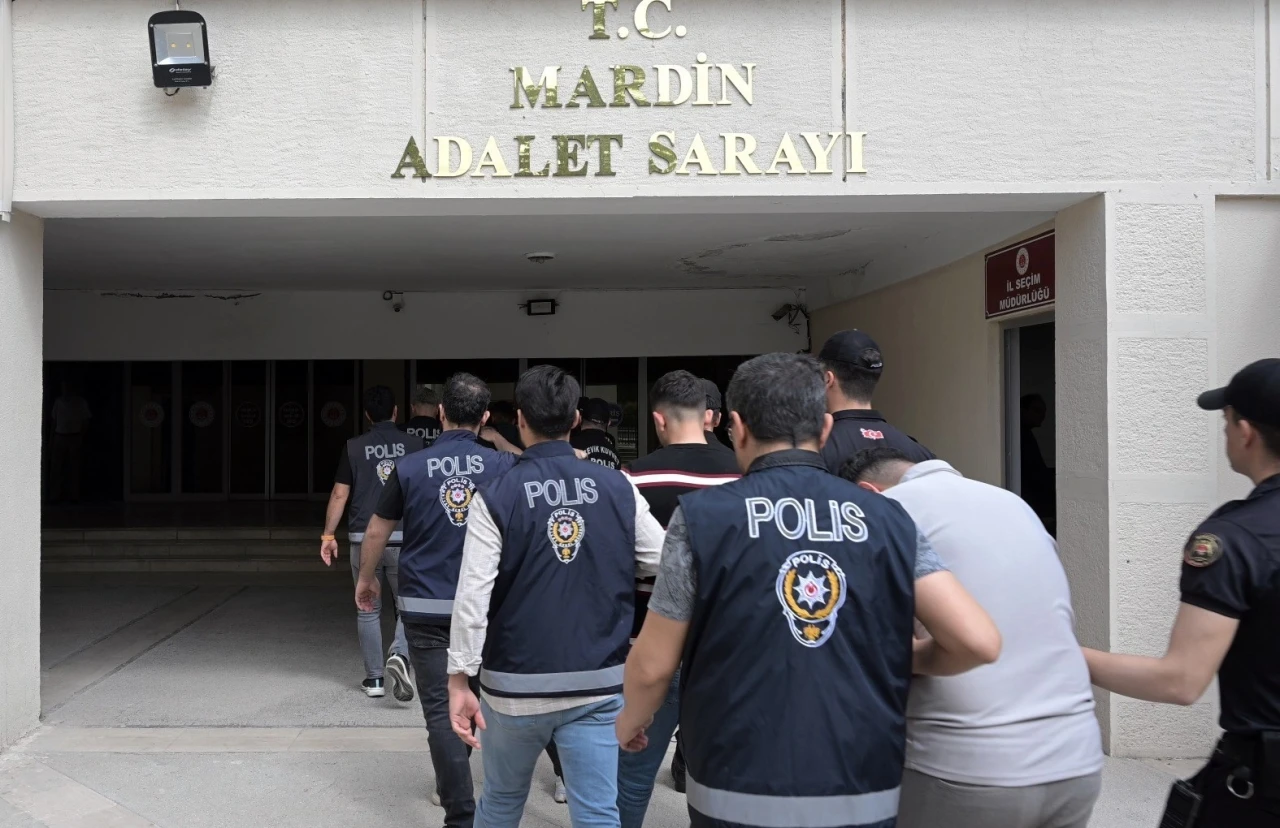 Mardin&rsquo;de dolandırıcılık operasyonunda 15 tutuklama
