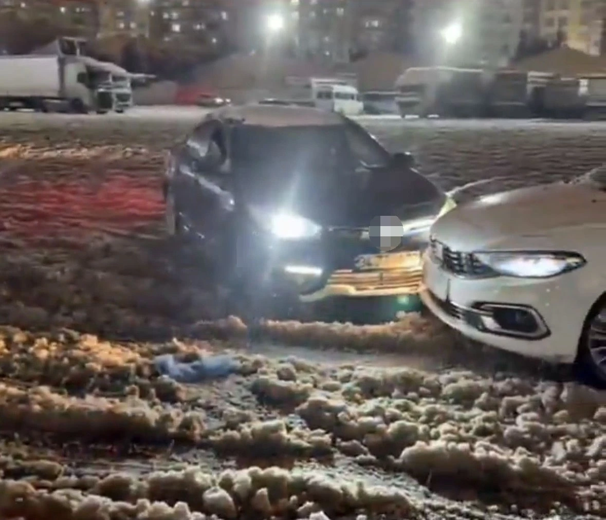 Mardin&rsquo;de drift atarak trafik g&uuml;venliğini tehlikeye d&uuml;ş&uuml;ren s&uuml;r&uuml;c&uuml;ler yakalandı
