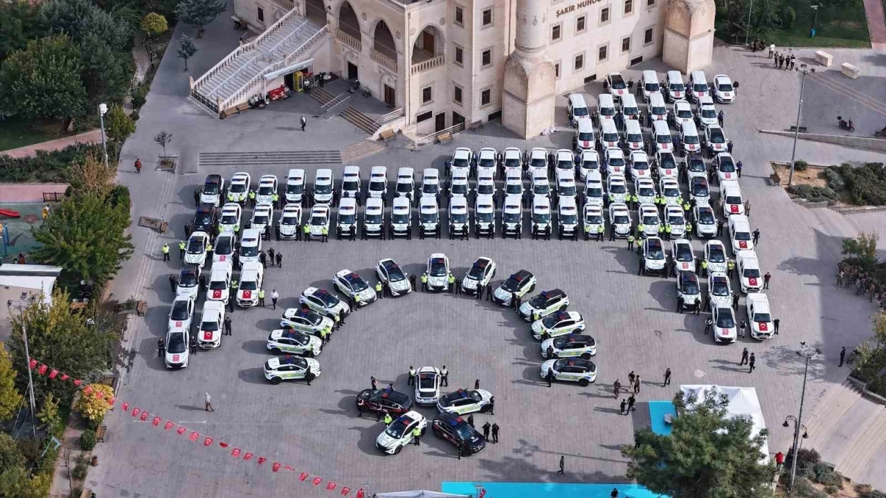 Mardin’de emniyet ve jandarmaya 55 aracın teslimi törenle yapıldı