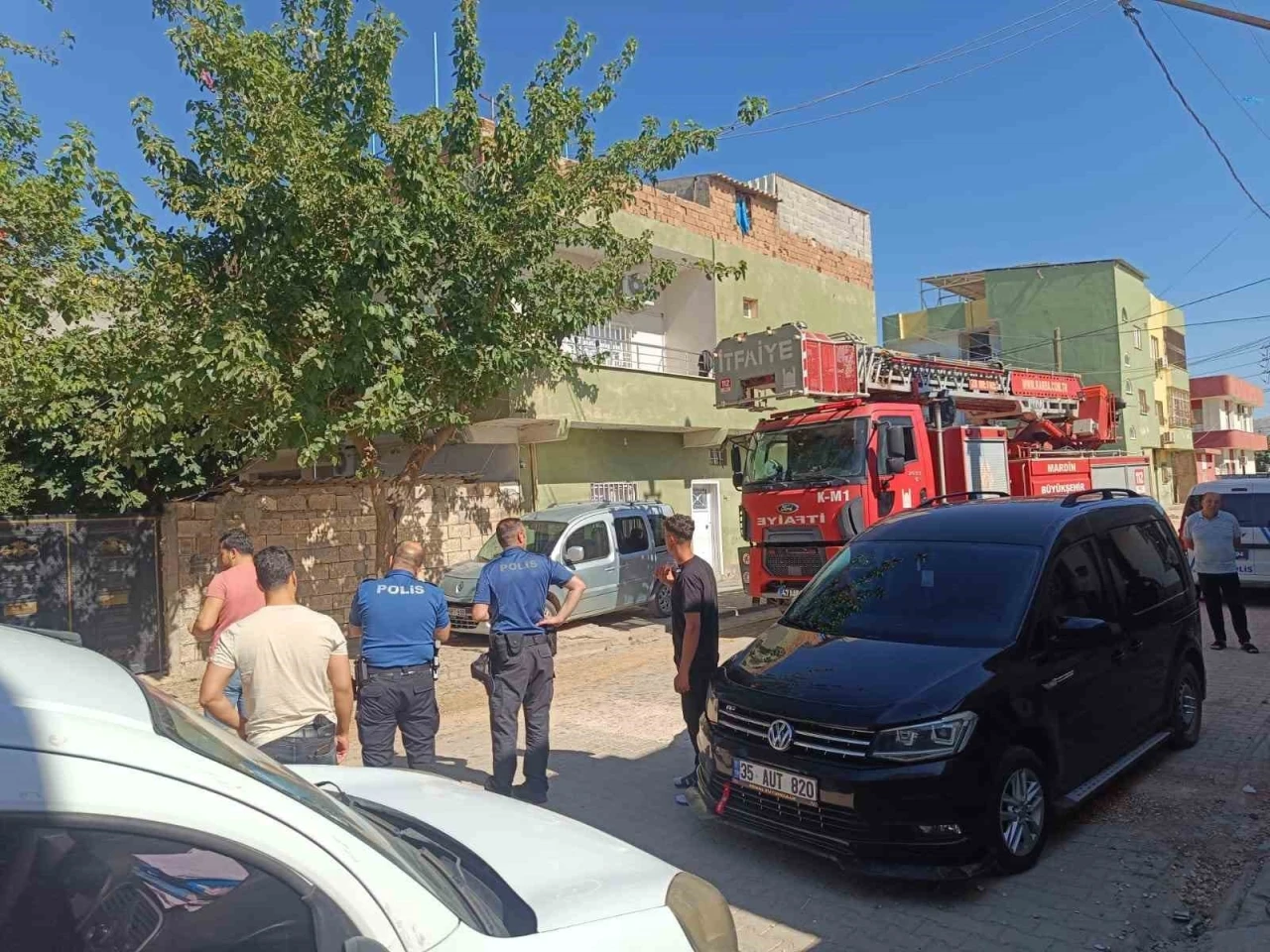 Mardin’de eşi ve iki çocuğunu rehin alan şahıs ikna edildi
