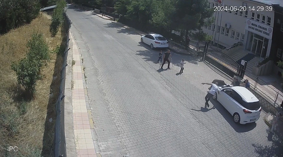Mardin&rsquo;de gelininin otomobille &ccedil;arptığı Neriman &Ccedil;ekin davasında tutuklama talebine ret
