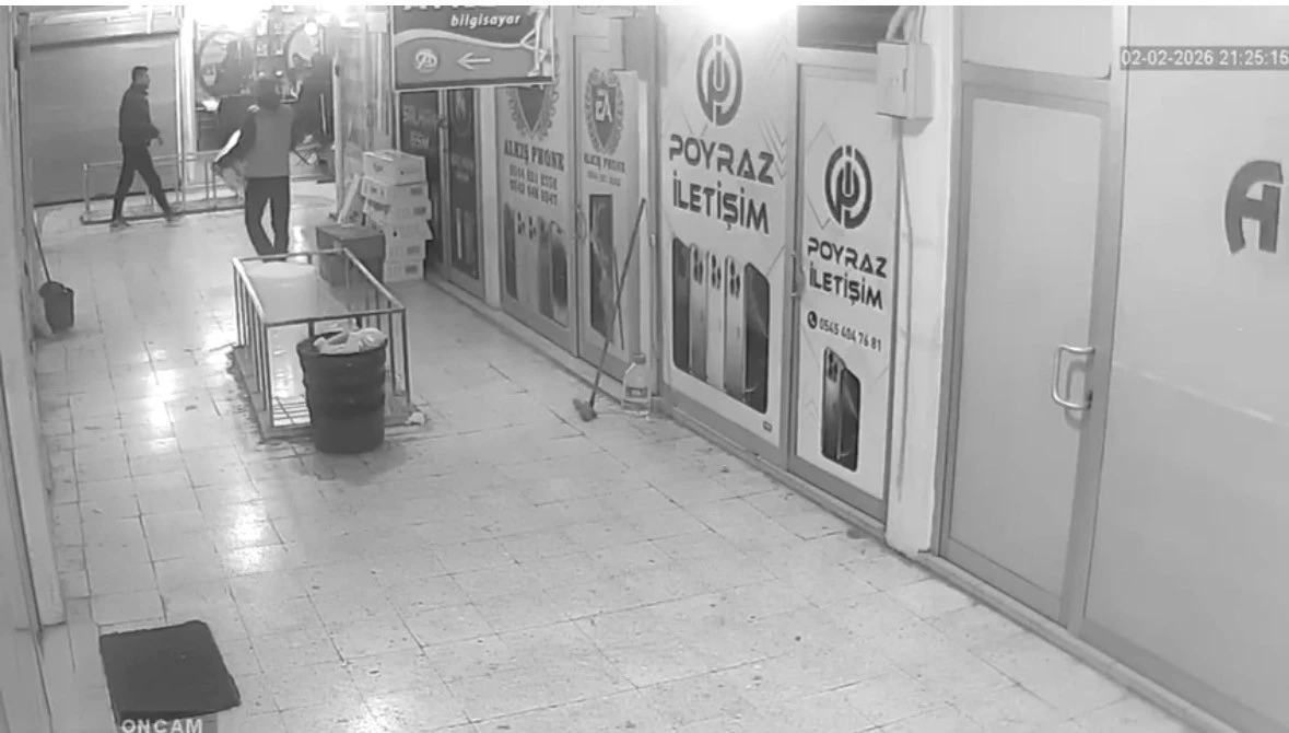 Mardin&rsquo;de iş yerinden elektrikli s&uuml;p&uuml;rge hırsızlığı kamerada
