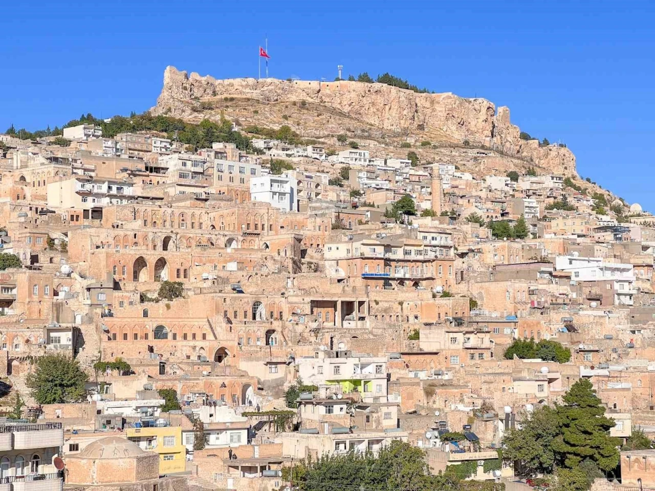 Mardin&rsquo;de kar tatili uzadı: Eğitime bir g&uuml;n daha ara

