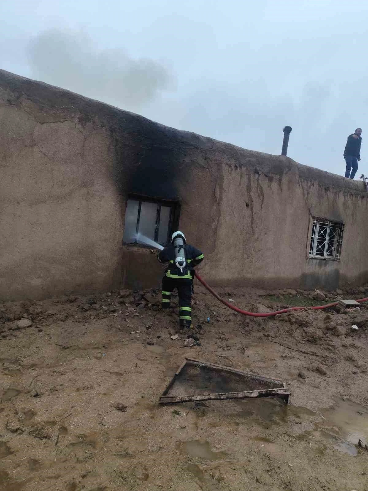 Mardin&rsquo;de m&uuml;stakil evde &ccedil;ıkan yangın s&ouml;nd&uuml;r&uuml;ld&uuml;
