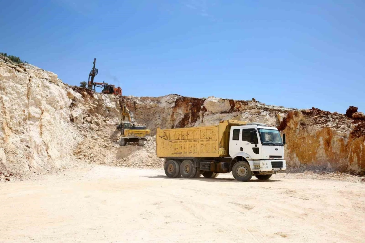 Mardin’de Ravza-Kasımiye yol çalışmaları tüm hızıyla sürüyor
