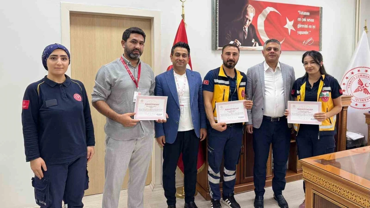 Mardin’de yangına müdahale ederek takdir toplayan sağlıkçılar ödüllendirildi

