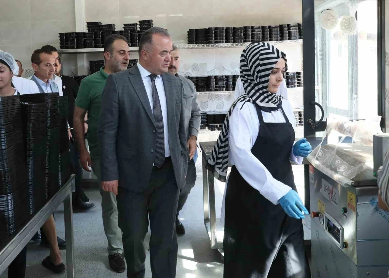 Mardin’deki aşevi, ihtiyaç sahiplerinin yardımına koşmaya devam ediyor
