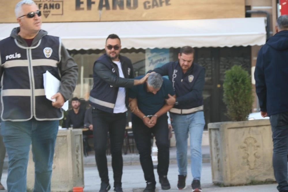 Markette çocuğunu tekmeleyen baba tutuklandı
