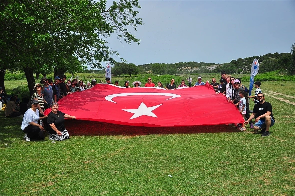 Marmara Adası’nda 150 kişi doğa için &quot;Yeşil Adımlar&quot; attı
