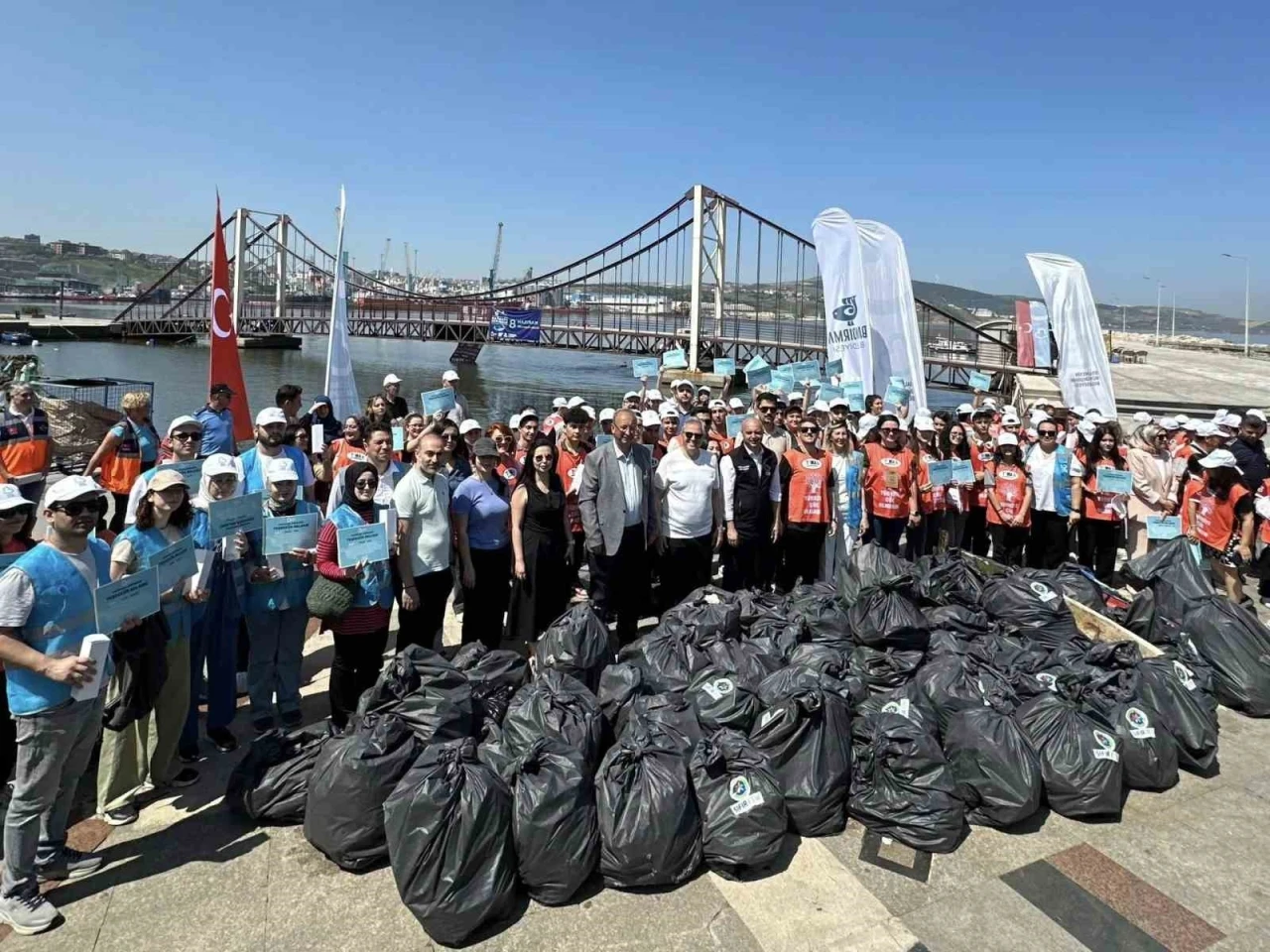 Marmara Denizi’nde kıyı temizliği
