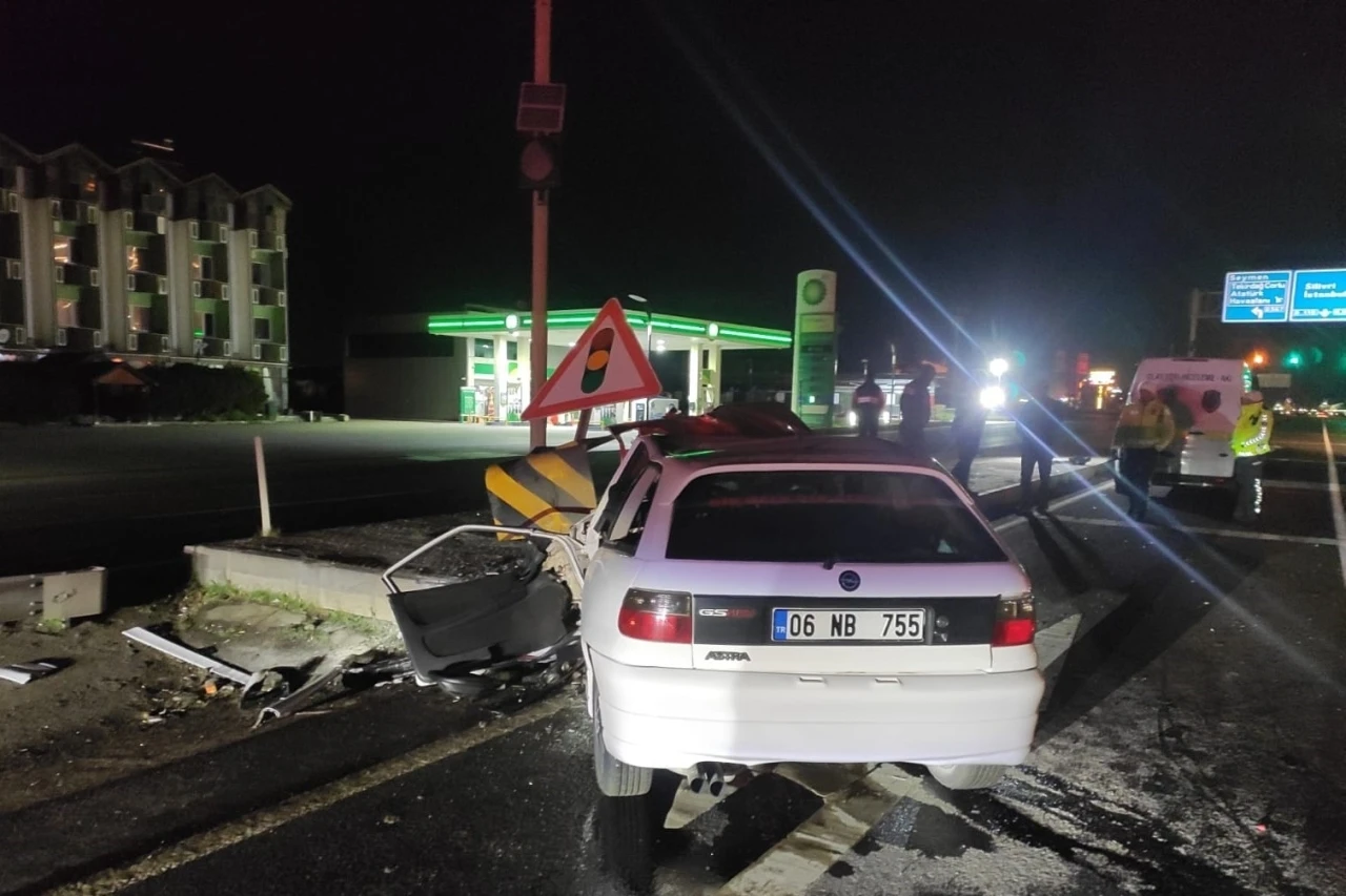 Marmaraereğlisi&rsquo;nde otomobil ref&uuml;je &ccedil;arptı: 1 kişi hayatını kaybetti
