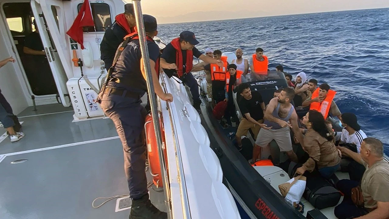 Marmaris açıklarında 2 göçmen kaçakçısı yakalandı