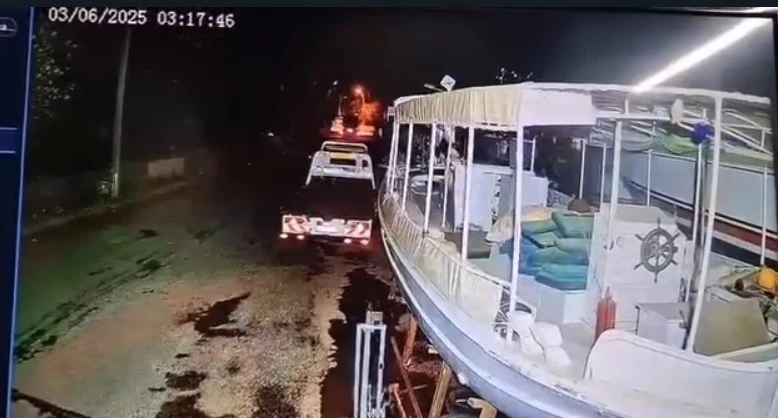 Marmaris açıklarındaki 5.8’lik deprem güvenlik kameralarına böyle yansıdı

