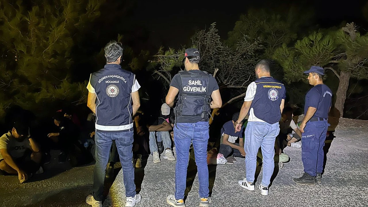 MARMARİS AŞIKLAR TEPESİNDE 19 DÜZENSİZ GÖÇMEN YAKALANDI