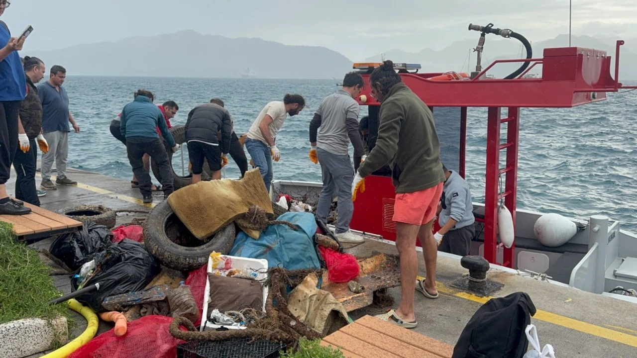 Marmaris Çevre gönüllülerinin deniz dibi temizliğinden çıkanlar şok etti !