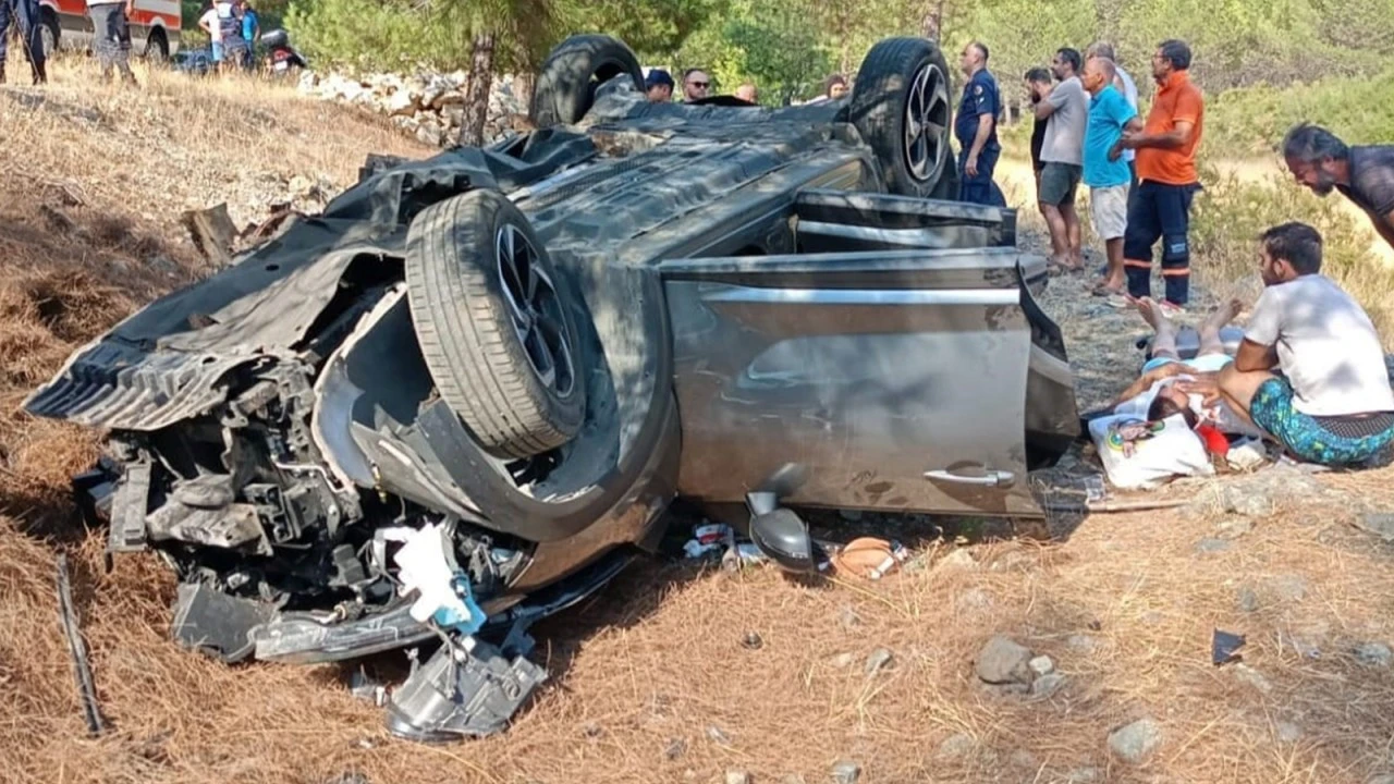 Marmaris-Datça yolunda kafa kafaya çarpışma: 5 yaralı