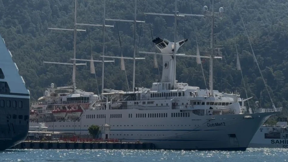 Marmaris Limanı İki Dev Yolcu Gemisini Ağırladı