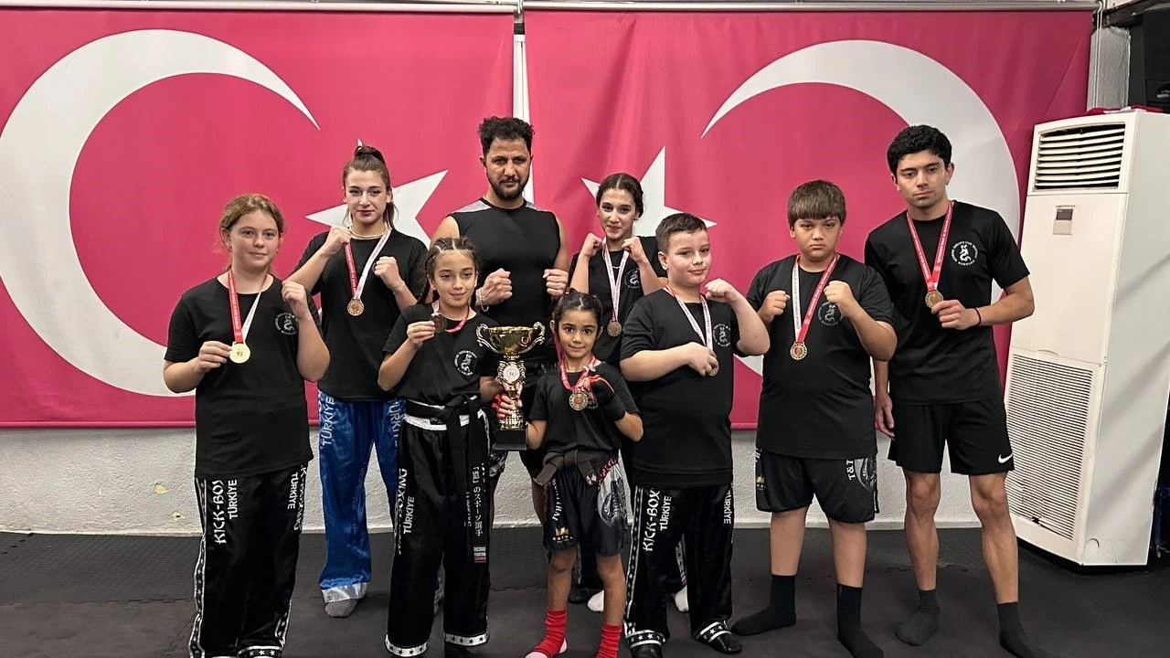 Marmaris’in şampiyon çocukları yine madalyaları topladı