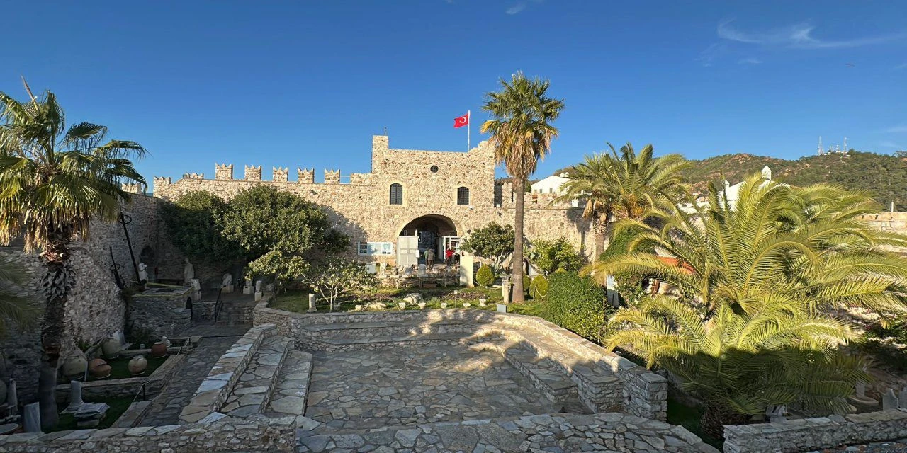 Marmaris Kalesi ve sokakları ziyaretçilerini büyülüyor