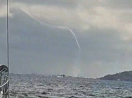 Marmaris K&ouml;rfezi&rsquo;nde hortum paniği
