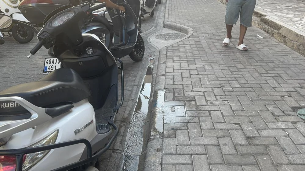 Marmaris'te Patlak Su Borusu 5 Gündür Akıyor
