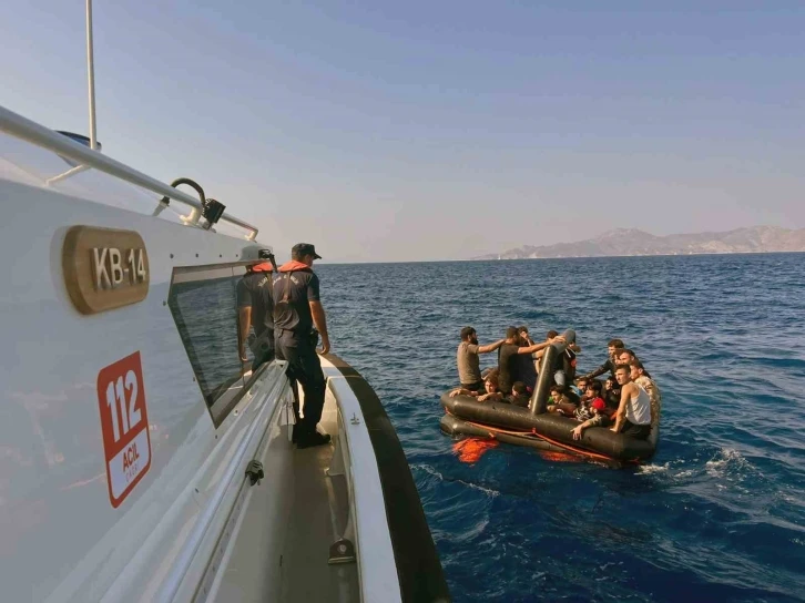 Marmaris&rsquo;te 61 d&uuml;zensiz g&ouml;&ccedil;men kurtarıldı
