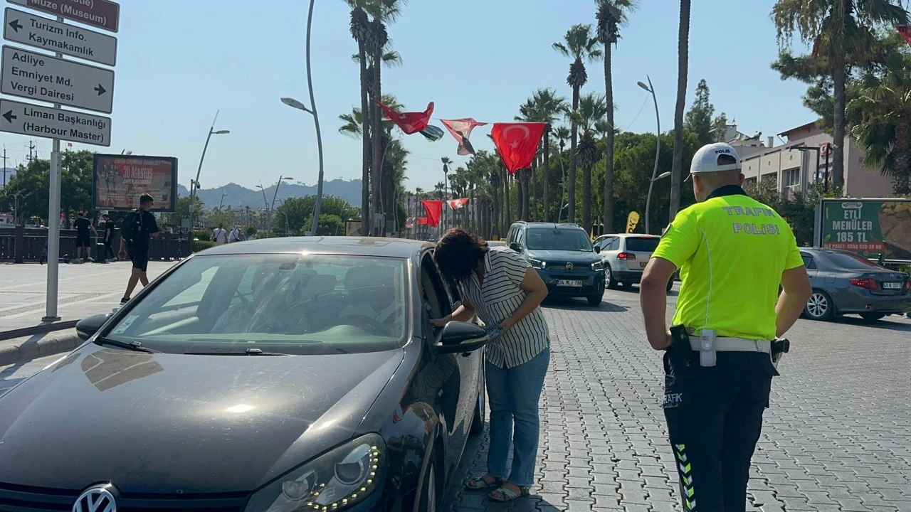 Marmaris'te Araç İçi Sigara Denetimi