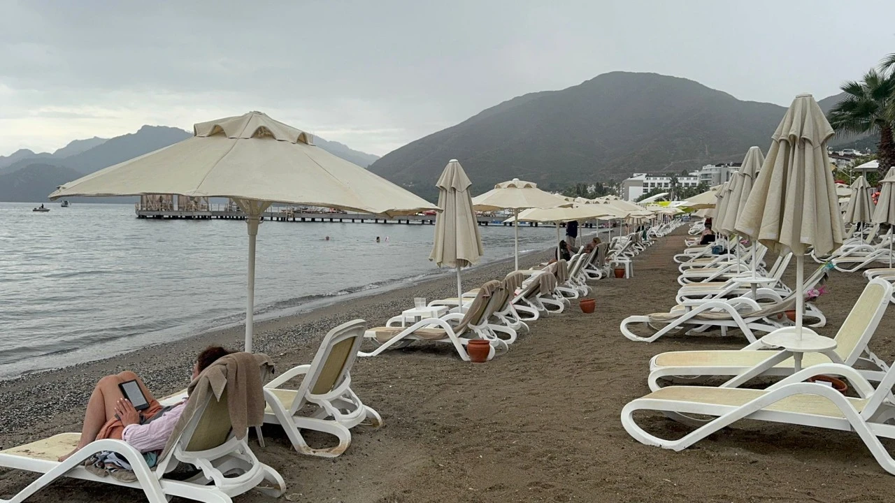 Marmaris’te bir yanda deniz bir yanda yağmur keyfi