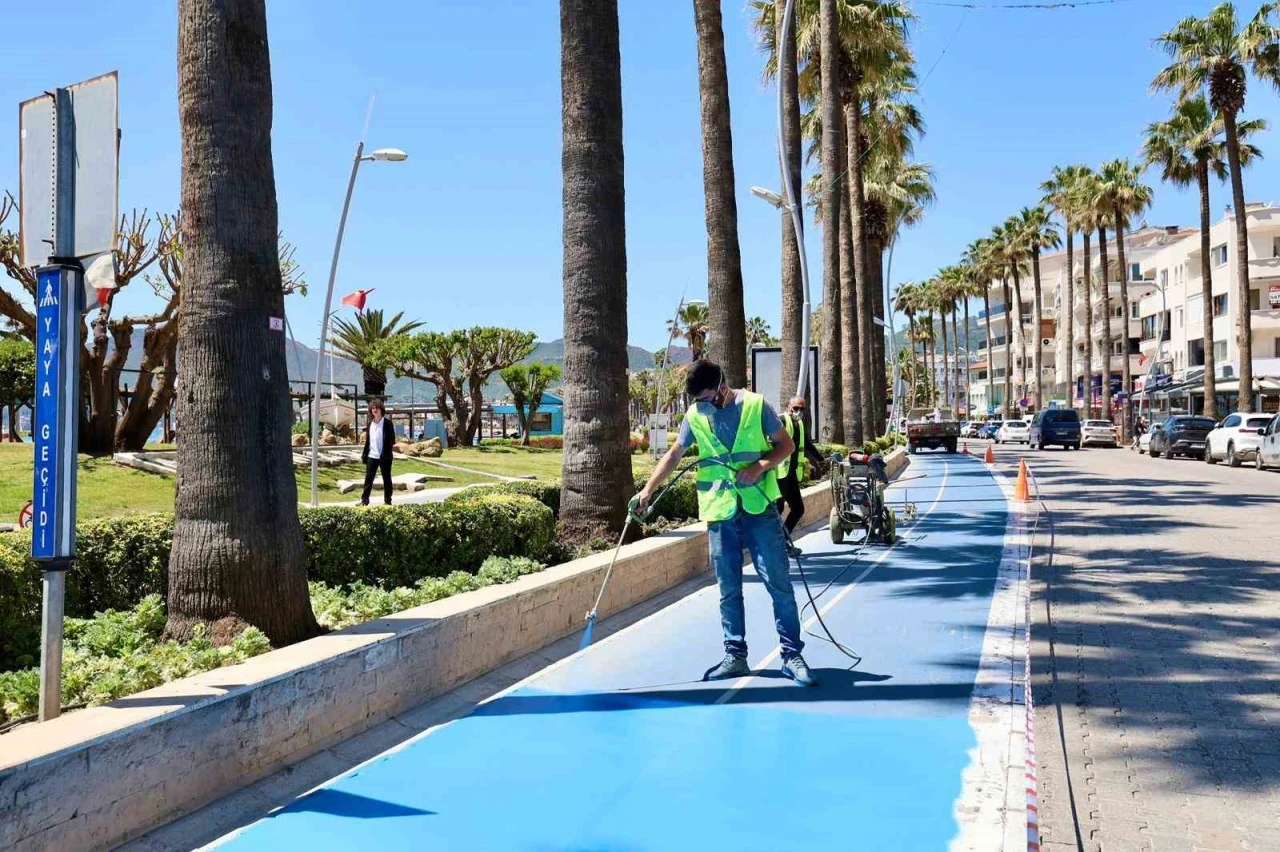 Marmaris&rsquo;te bisiklet yolları bakımdan ge&ccedil;iyor
