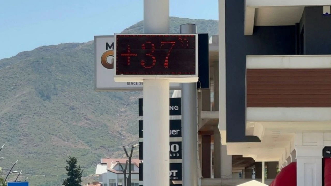 MARMARİS’TE BUGÜN TERMOMETRELER 37 DERECEYİ GÖSTERDİ