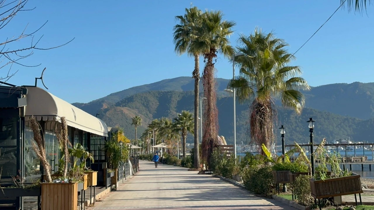 Marmaris&rsquo;te Kış G&uuml;neşi Y&uuml;z&uuml;n&uuml; G&ouml;sterdi