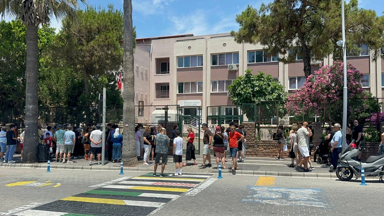 Marmaris'te LGS Heyecanı: 1087 &Ouml;ğrenci Sınava Girdi