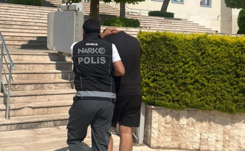 Marmaris&rsquo;te narkotik operasyonu: 3 tutuklama
