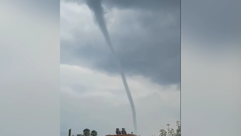 Marmaris’te oluşan hortum kameraya yansıdı