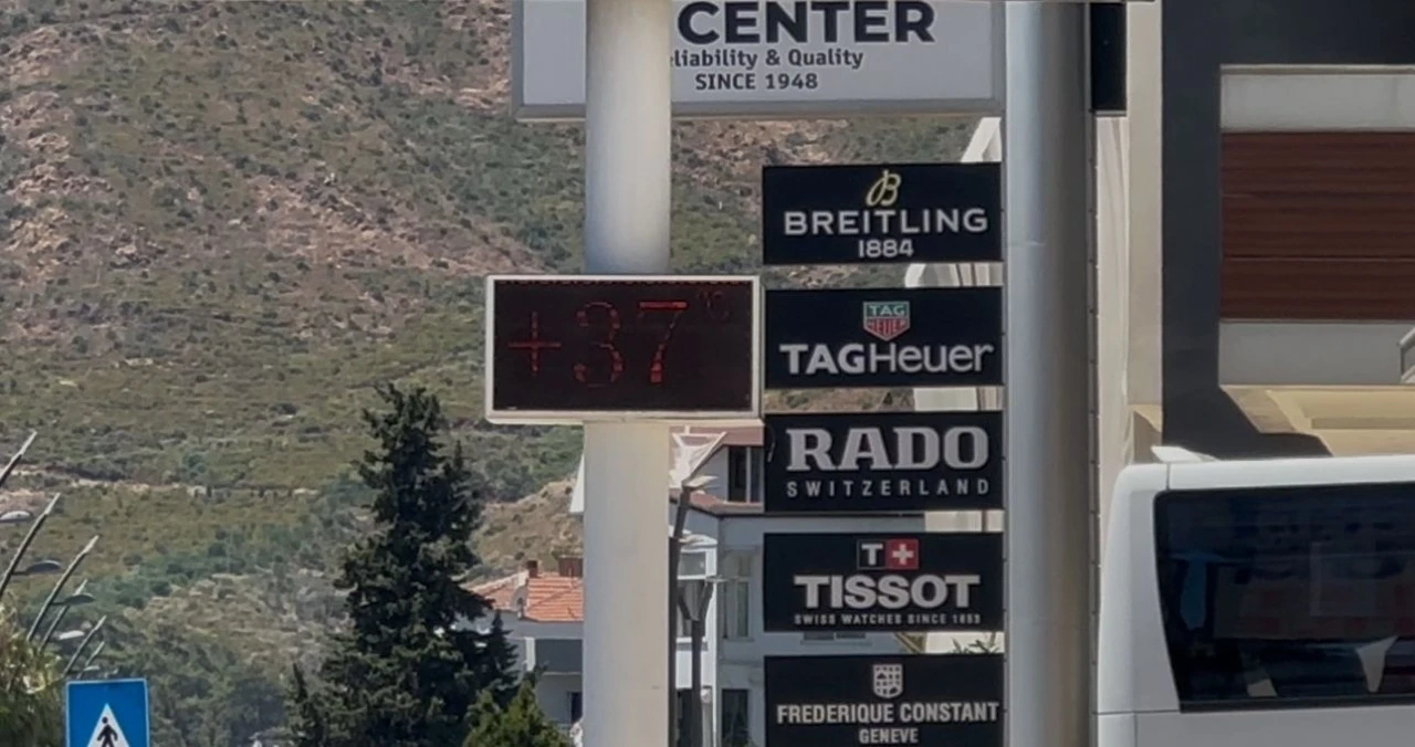 Marmaris'te Sıcak Hava Etkisini Sürdürüyor