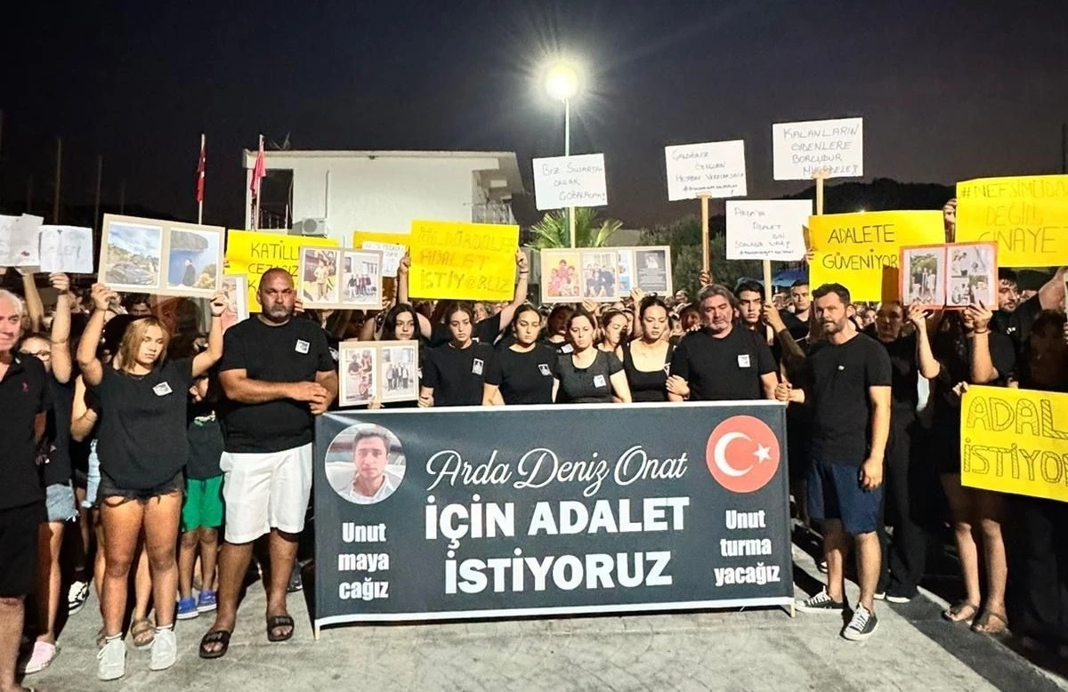 Marmaris’te teknedeki kavgada ölen Arda Deniz Onat için yürüyüş yapıldı
