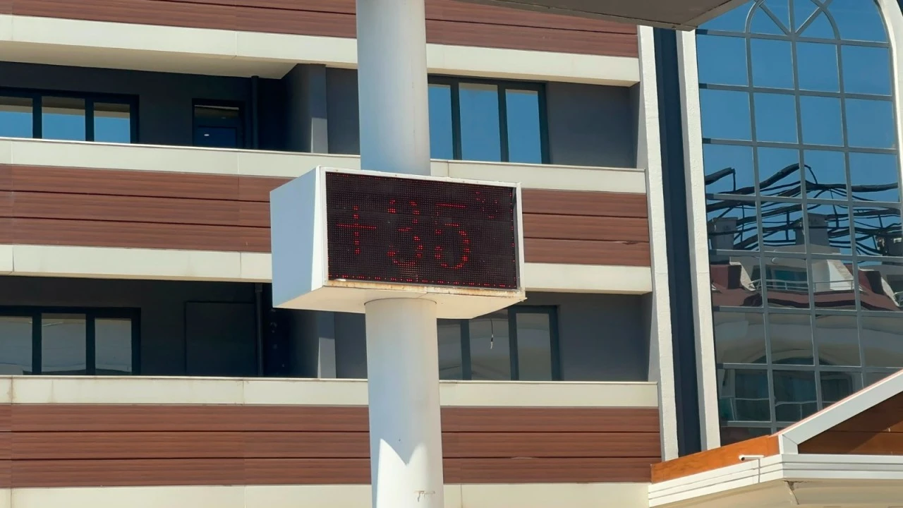 MARMARİS&rsquo;TE TERMOMETRELER 35 DERECEYİ G&Ouml;STERDİ