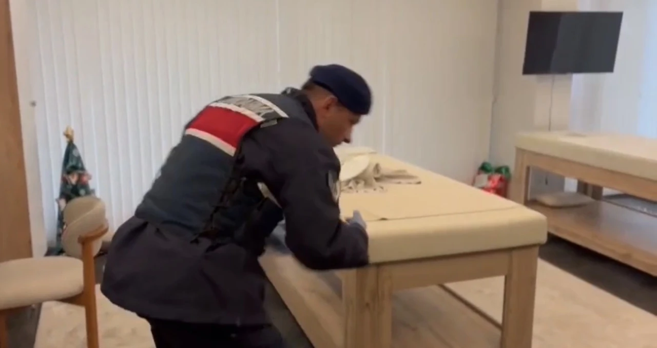 Masaj salonuna fuhuş operasyonu

