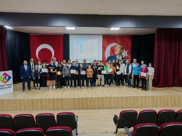 Matematik Olimpiyatları’nda dereceye giren öğrenciler ödüllerini aldı
