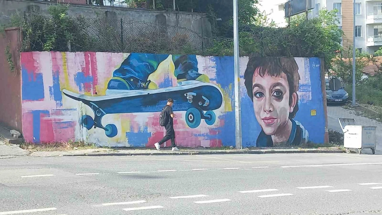 Mattia Ahmet ve kaykayı Edirne’de duvara resmedildi
