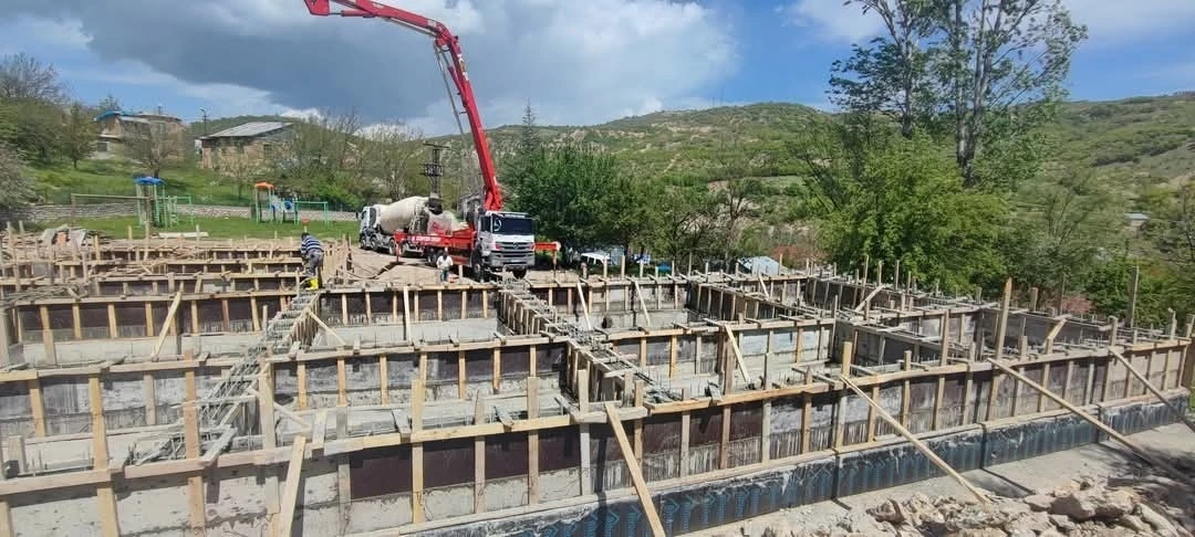 Mazgirt’te depreme dayanıksızlığı nedeni ile yıkılan okul yeniden yapılıyor
