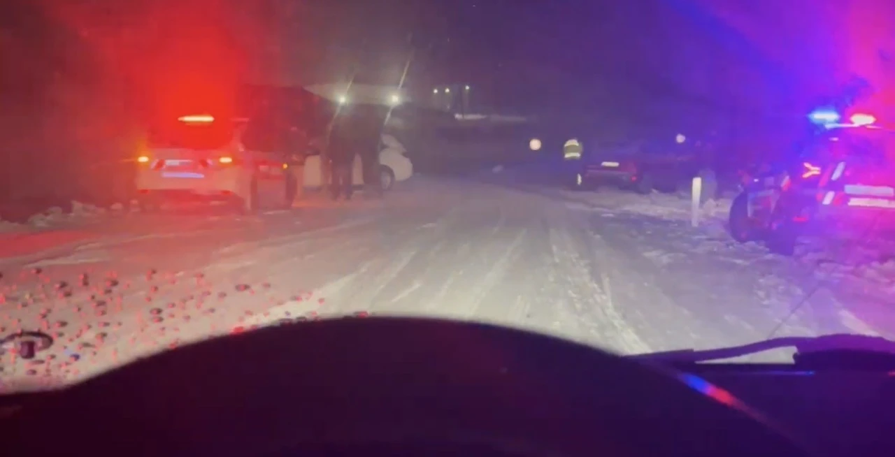 Mazıdağı-Derik yolu ulaşıma kapandı, buzlanma kazaya neden oldu
