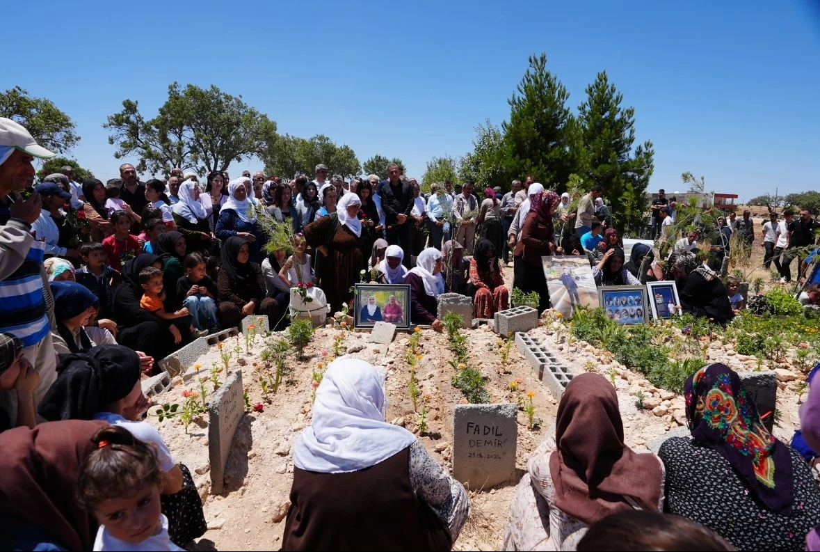 Mazıdağı’nda yangın faciasında hayatını kaybeden 10 kişi anıldı
